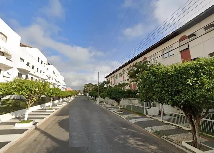 Encantador A 2 Quadras Da Enseada, Com Varanda E Garagem Guarujá